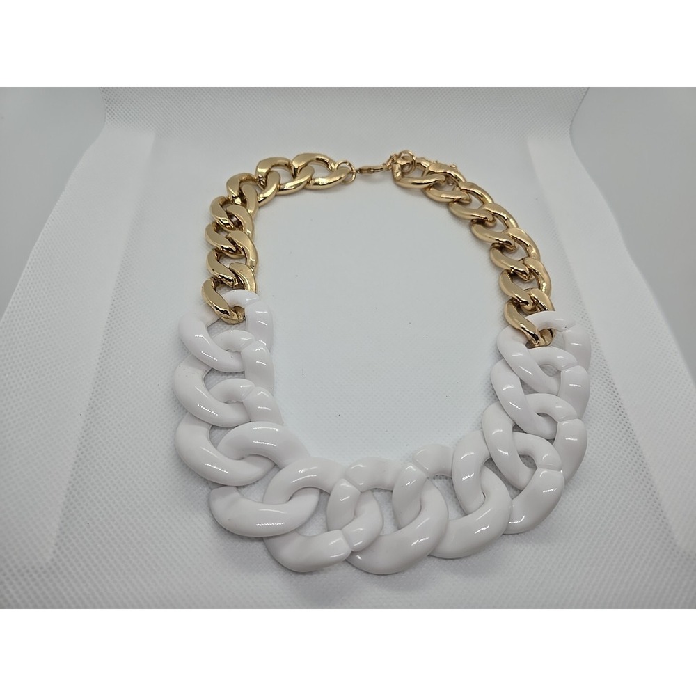 Chuncky Gold-Plated White Resin Link Necklace - Picture 3 of 8